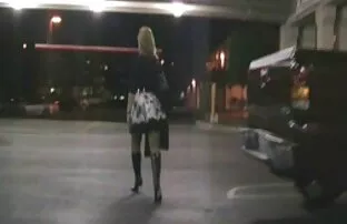 Trepće u tržnom centru za mačke