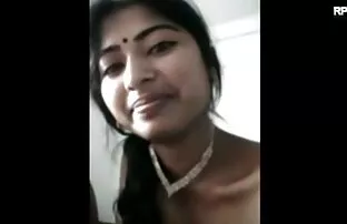 Lijepa djevojka Boobs Press