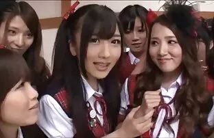 Japanke, sve djevojke nose bodice sa trakama