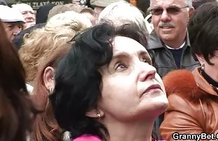 Stara baka turistica podignuta i zeznuta