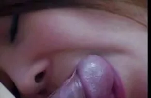 Seksi azijka koristi i jebe joj macu i dupe