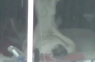 Voajerski seks kroz prozor po paru