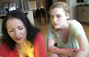 Mammy pokazuje mojoj rođakinji kako sisati penis