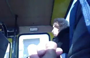 Dječak u javnom prijevozu