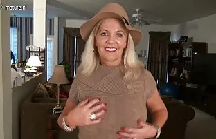 Nestašna američka zrela mama s vrućom seksi