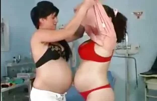 Seksi se trudne lezbijke zabavljaju