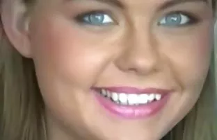 Slatka beba spremna je za 2 fotografije