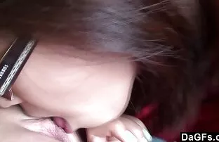 Slatka azijska tinejdžerka srušila se na svoju prijateljicu