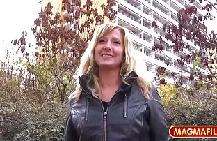 Babe plavuša lica hardcore na otvorenom javnosti