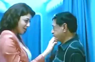 Kajal Aggarwal Hot Kiss Video seksi film sa starim nevidljivim uklonjenim isječkom