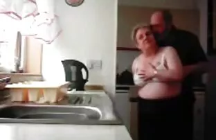 Baka i djed se jebu u kuhinji