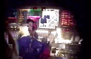 Djevojčica McDonald'sa nosi daljinski vibrator
