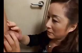 Japanski zreli par jebe mladi seksi show film