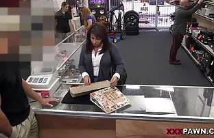 Prodaja, kaucija za riječi njenog supruga