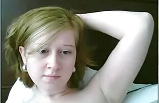Teen maca pokazuje