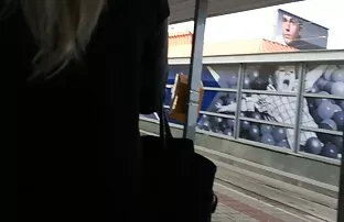 Sperma iza djevojaka u javnosti 07