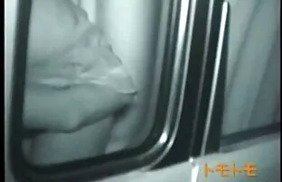 Sretan par uživao je u automobilu