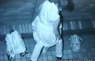 Seksualni par na otvorenom jebeno kasno u noć