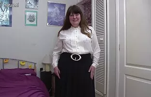 Amaterska zrela majka s gladnom vaginom. Seksi video engleski full hd