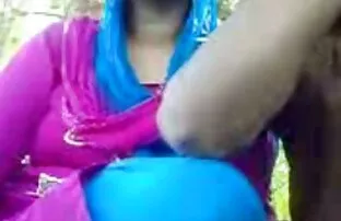 Desi tetka u parku