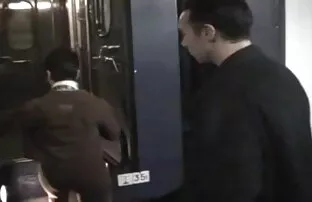 Sophia je zrela u čarapama u vlaku