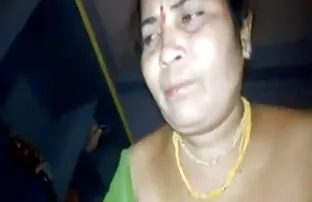 Desi zrela tetka