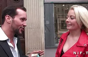 Francuskoj plavuši udaraju magarca
