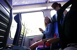Djevojke snimaju u vlaku i sperma