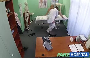 Vruća plavuša voli uspješno vijećanje