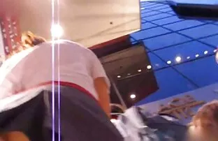 Upskirt školarac