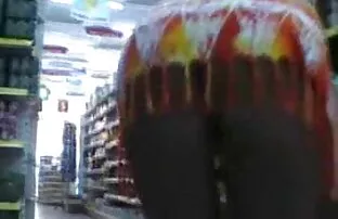 Suknja u supermarketu bez gaćica