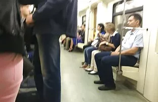Javni cumshot na ženskoj jakni