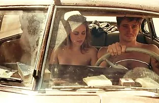 Kristen Stewart gola na otvorenom