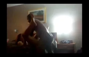 Varanje žene jebeno crno na skrivenoj kameri.