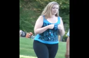 Debela plavuša