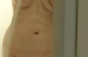 Nije njena baka koja trenira vaginalni seks