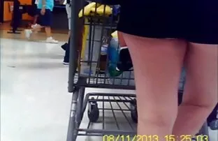 Iskrene voajerske mamine opuške u trapericama