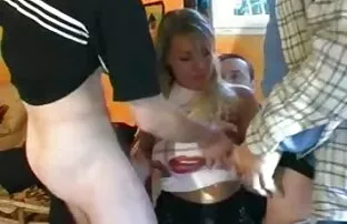 Dijeljenje svoje vruće žene 3