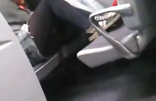 Djevojke uhvaćene u vozu