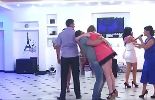 Gornja suknja na vjenčanju