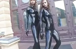 Dvije seksi video slike princeze u lateks-by-u