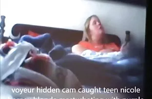Lijepa mama ima intenzivan orgazam dok panično trlja