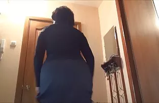 Moja majka pokazuje dupe