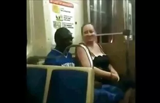 BBW djevojčura sisa crni kurac u vlaku