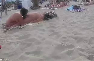 Goli seks na plaži 1