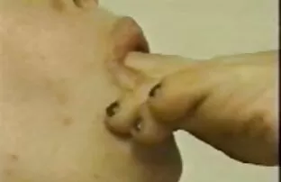Lezbijke ližu noge bez zvuka